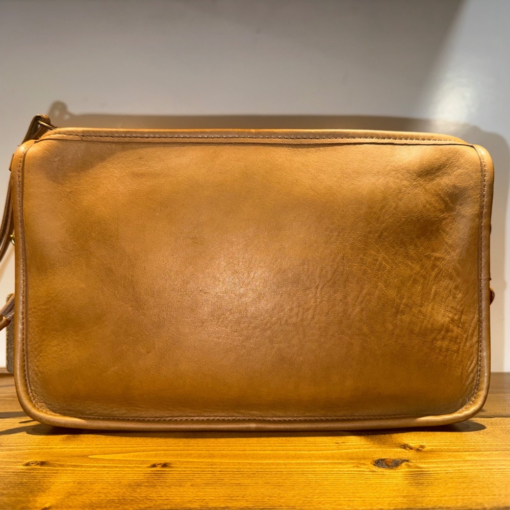 Vintage 1970s Coach #9455 British Tan Zippered Clutch Crossbody Basic Bag - Picture 3 of 11